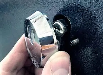 Установка броненакладки замка
